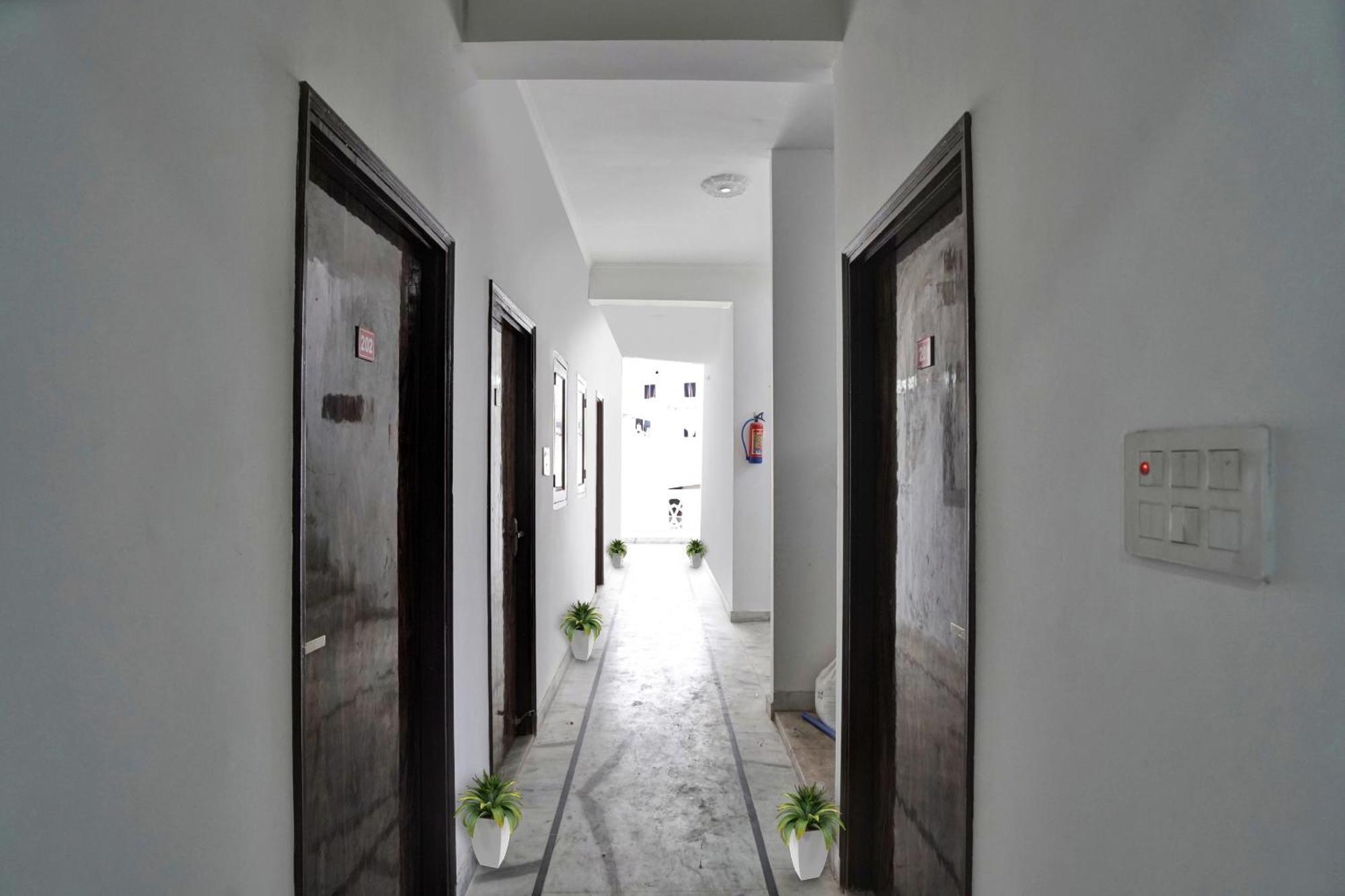 فندق Collection O Samira Residency Near Botanic Garden Of Indian Republic نويدا المظهر الخارجي الصورة