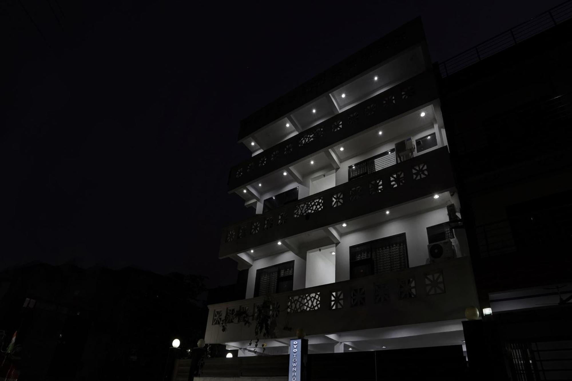 فندق Collection O Samira Residency Near Botanic Garden Of Indian Republic نويدا المظهر الخارجي الصورة